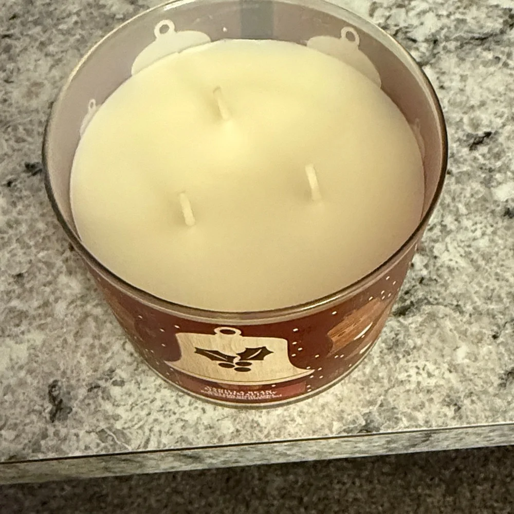 Bath & Body Works Vanilla Bean Marshmallow Candle - NWT - Never Used - Brand New - Picture 3 of 3